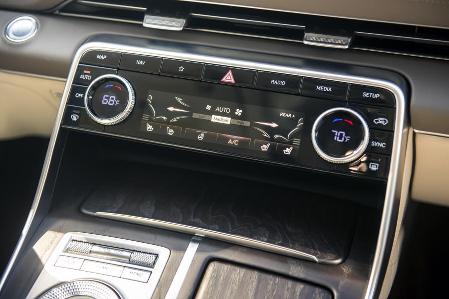 Детали интерьера Genesis GV80 AWD 2020 года  (NA) (фото 34 из 40)